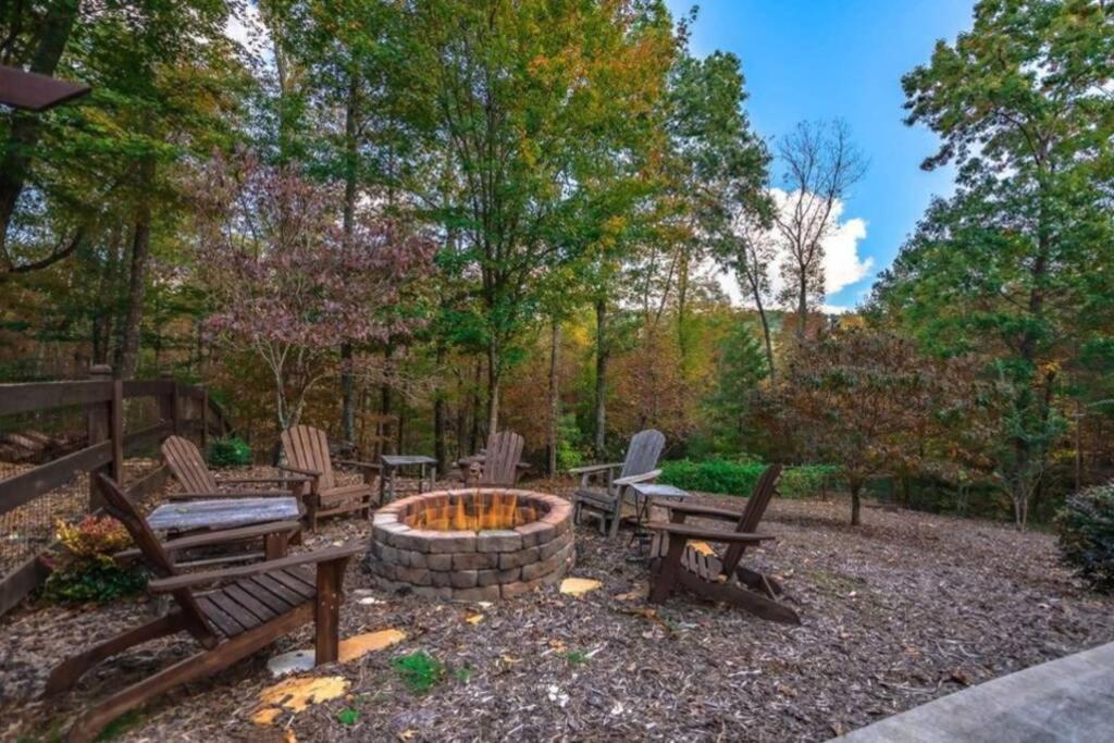 Christmas Lodge-Secluded Near Downtown Blue Ridge Buitenkant foto