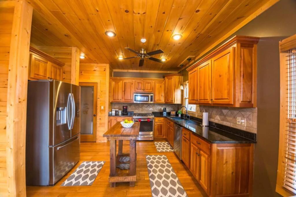 Christmas Lodge-Secluded Near Downtown Blue Ridge Buitenkant foto